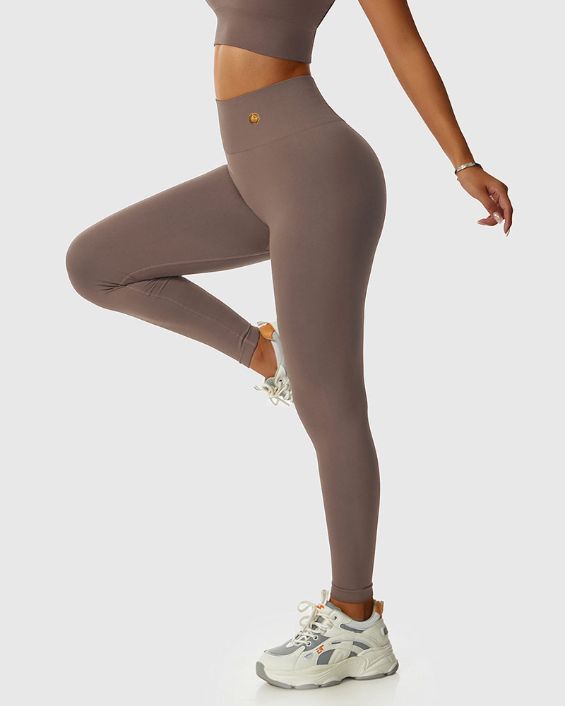 https://gymgirlslife.com/wp-content/uploads/2022/10/ggl-gym-leggings-brown-2.jpg